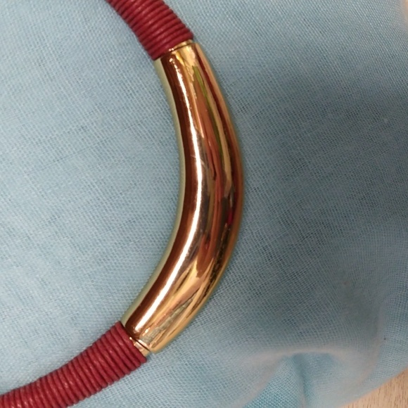 3-8-68 White house/Black market goldtone good condition - Picture 3 of 5